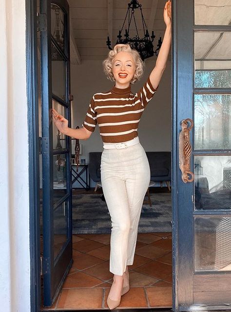 Marilyn Monroe lookalike Jasmine Chiswell lives in her former Hollywood home – and believes it’s haunted – The Scottish Sun Jasmine Chiswell, 1950 Outfits, 50s Style Outfits, Marilyn Monroe Outfits, Followers On Tiktok, 50s Outfits, Marilyn Monroe Fashion, Pin Up Outfits, Film Star