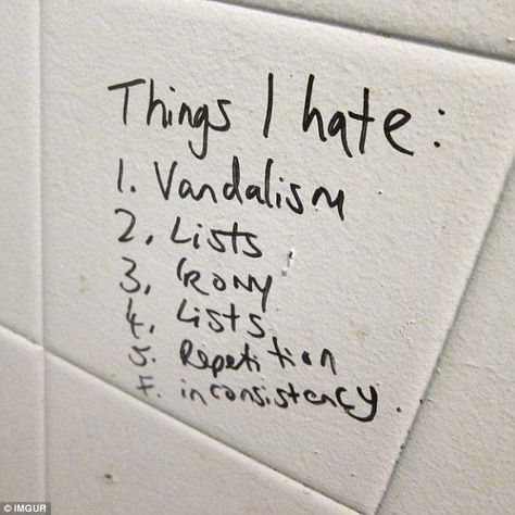 Funny Famous Quotes, Bathroom Graffiti, Toilet Humor, 9gag Funny, Meme Comics, Bathroom Humor, Memes Humor, Haha Funny, Famous Quotes