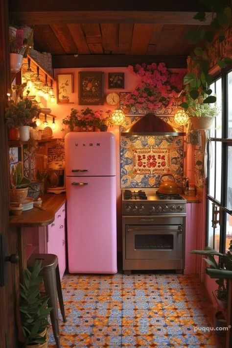 𝓐• (@fullofftearss) on X Eclectic Maximalism Kitchen, Kitchen Maximalist, Kitschy Aesthetic, Maddie Core, Maximalist Kitchen, Kitchen Vibes, Boho Ideas, Kitschy Kitchen, Kitchen Aesthetic