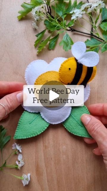 How To Make A Bee Hive Craft, Bee Sewing Pattern, Felt Bees Diy, Bee Felt Pattern, Pollinating Plants, Felt Bumble Bee Pattern, Bee Soft Toy Free Pattern, Felt Bumble Bee, Felt Bees