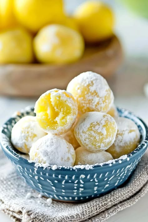 These delicious white chocolate lemon truffles are a stunning fusion of tangy citrus and velvety sweetness. And they couldn't be easier to make! No Bake Lemon Truffles, Ball Dessert Recipes, Lemon Truffles Easy, Easy White Chocolate Lemon Truffles, Old Fashion Lemon Truffles, Millionaire Dessert, Lemon Candies, Lemon Cake Balls, Old Fashioned Lemon Truffles