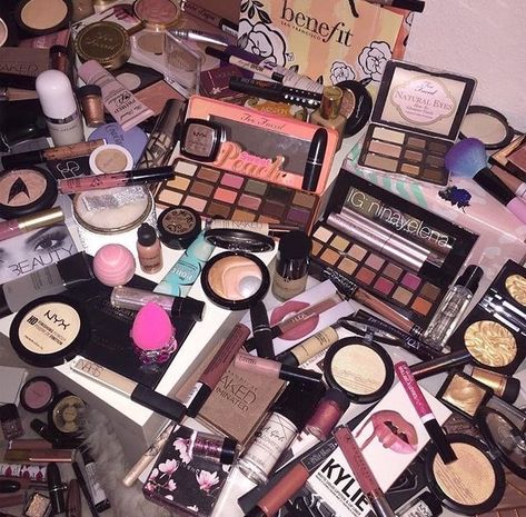 A Lot Of Makeup, Makeup Collection Goals, Makeup Guide, Makeup Obsession, New Makeup, Makeup Goals, Beauty Room, Makeup Storage, Makeup Revolution