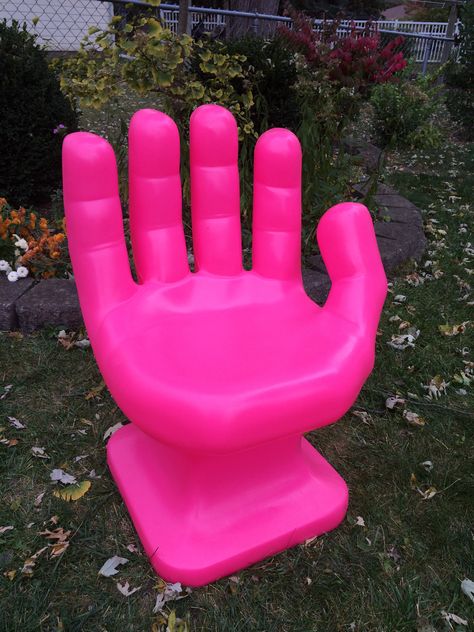 Hand Shaped Chair, Hand Chair, Weird Furniture, Salon Suites, Funky Decor, Icarly, Funky Furniture, Break Room, 70s Retro