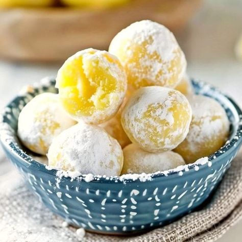 Easy White Chocolate Lemon Truffles Lemon Truffles, Chocolate Lemon, Homemade Truffles, White Chocolate Truffles, Dessert Simple, Yellow Foods, Truffle Recipe, Lemon Cookies, Lemon Desserts