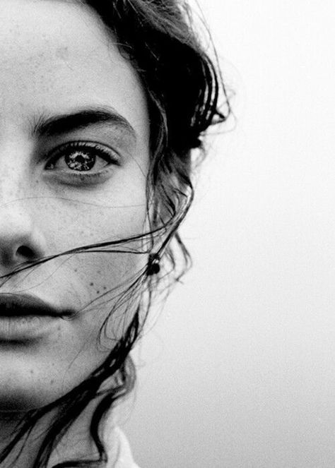 Close Up Faces, Kaya Scodelario, Photographie Portrait Inspiration, Self Portrait Photography, Rule Of Thirds, Beach Background, Foto Tips, Best Portraits, Face Photography