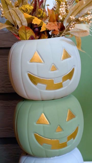 Easy Halloween Decorations Diy Simple, 3 Plastic Pumpkins Stacked Diy, Plastic Pumpkin Stack, Hobby Lobby Stacked Pumpkins, Plastic Pumpkin Bucket Makeover, Plastic Pumpkin Crafts Diy, Stacked Plastic Pumpkins Diy, Plastic Pumpkin Bucket Crafts, Pumpkin Pail Decor