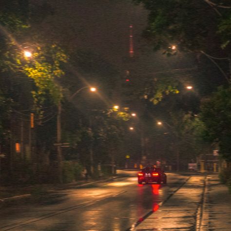 Late Night Road, Night Road, Cars Aesthetic, Nostalgia Aesthetic, Art Ancien, Dark Paradise, Rainy Night, Cinematic Photography, Night City