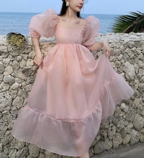 Simple Frock Design, Desi Wedding Dresses, Simple Frocks, Simple Gowns, Fairy Dresses, Pink Square, Dress Korean, Trendy Dress Outfits, Ootd Dress