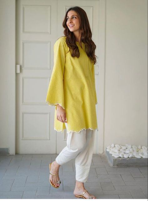 Simple Kurta Designs, Casual Indian Fashion, Pakistani Fashion Casual, Pakistani Fashion Party Wear, Salwar Kamiz, Pakistani Fancy Dresses, Pakistani Dresses Casual, Desi Fashion Casual, Casual Wear Dress