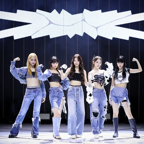 Kpop Dispatch, Concert Outfit Ideas Kpop, Outfit Ideas Kpop, Kpop Le Sserafim, Cover Outfits, Lesserafim Eunchae, Denim Dress Outfit, Aesthetic Kirby, Computer Wallpaper Aesthetic