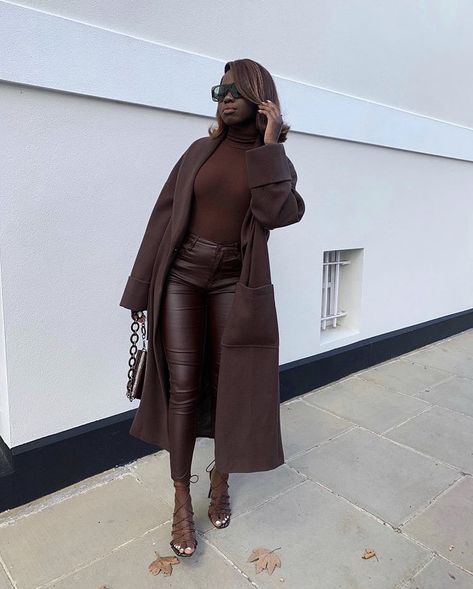 they call me cam on Twitter: "The Girlies have been Showing Outt In the brown outfits lately 🍂🔥🔥🥺😍 Share your fits or brown looks you’ve seen 😫😫✨… " Brown Leather Pants, Monochromatic Fashion, Classy Winter Outfits, Monochromatic Outfit, Brown Outfit, Looks Black, Looks Chic, Casual Winter Outfits, Looks Style