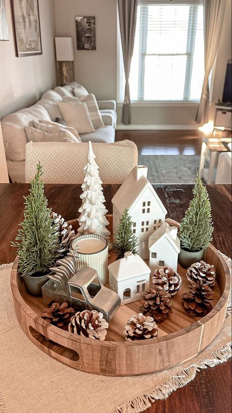 Christmas Decor Inspiration, Christmas Themes Decorations, Christmas Inspo, Front Porch Christmas Decor, A Living Room, Christmas Centerpieces, Christmas Table Decorations, Christmas Aesthetic, Christmas Deco