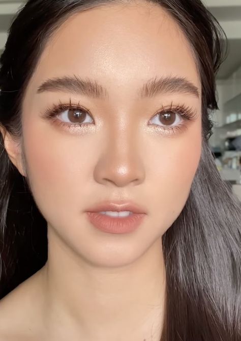 Natural Wedding Makeup For Brown Eyes Asian, Soft Peach Makeup Look, Light Korean Makeup, Ingenue Makeup, Makeup Asia, No Make Up Make Up Look, Maquillage On Fleek, Mekap Mata, Glam Ideas