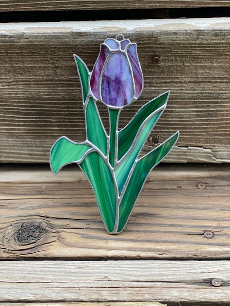 Excited to share the latest addition to my #etsy shop: Stained Glass Tulip Suncatcher https://etsy.me/3M92Qko #housewarming #green #wall #tulipflower #handmadeglass #glasssuncatcher #birthdaygift #mothersdaygift #springtime Stained Glass Gifts Ideas, Stained Glass Tulips, Spring Stained Glass Ideas, Easter Stained Glass Patterns, Stained Glass Flowers Patterns, Flower Stained Glass Patterns, Stained Glass Plants, Tulip Plant, Flower Stained Glass