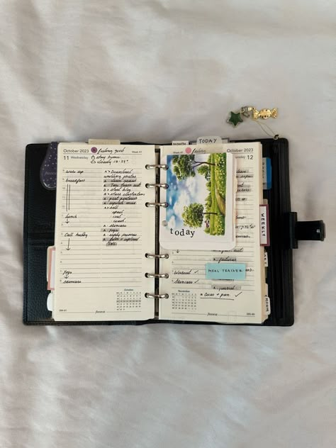 Daily spread in my Filofax homeschoolplanner #personalplannerideas #goalsettingplanner #ismalicplanner Mini Binder Planner, Yearly Planner Aesthetic, Visual To Do List, To Do Planner Ideas, Being Organized Aesthetic, Busy Schedule Aesthetic, Planner Organization Aesthetic, Filofax Planners Setup, Planner Set Up