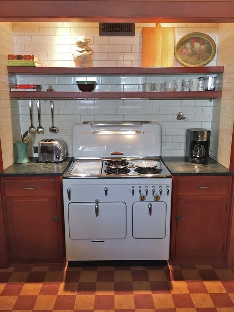 Vintage Chambers Stove Restoration Services — Retro Stove & Gas Works Kitchen Appliances Ideas, Gas Kitchen, Design Ideas For Kitchen, Stove Design, Retro Stove, Modern Stoves, Vintage Stove, Stove Repair, Old Stove