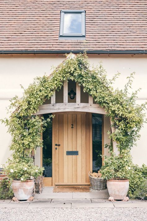 Brick House Exterior Makeover, Country Front Door, Oak Porch, Minwax Stain Colors, Cottage House Interior, Border Oak, Cottage Front Doors, Porch Kits, Oak Front Door