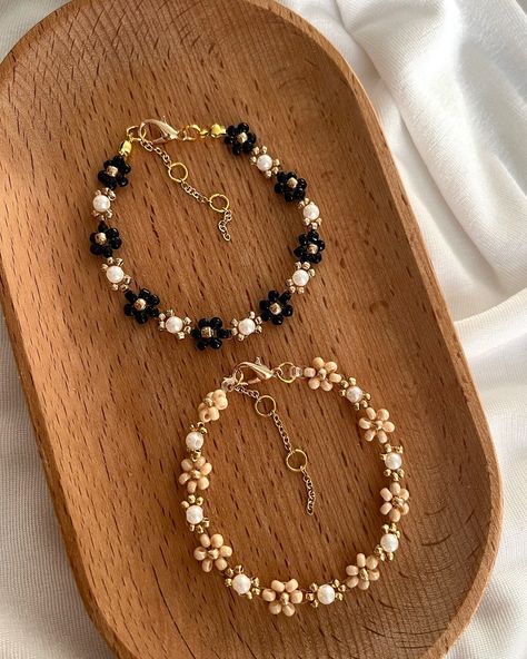 🖤🥂🪩 Black/ Champagne Flower with Pearl bracelet is on Etsy! Bracelets are available in gold/silver bead. Details: 🤍 Length: 13-17cm long (open for customisation!) 🤍 2/3mm TOHO beads Check out our Etsy shop via the link in bio <3 (don’t forget to use the 20%off code! #handmade #jewellery #jewelry #aus #smallbusiness #smallbusinessaustralia #bracelets #handmadejewelry #handmadebracelet #handmadebracelets #smallbusinesssupport #bracelet #handmade #handmadecrafts #handmadejewellery #cutebrace... Handmade Bracelet Gift, Seed Bead Bracelets Flower, Beaded Bracelets For Boyfriend, Jewelry Business Ideas, Handmade Jewelry Diy Bracelets, Flower Beads Bracelet, Bead Flower Bracelet, Black Beads Bracelet, Handmade Accessories Ideas