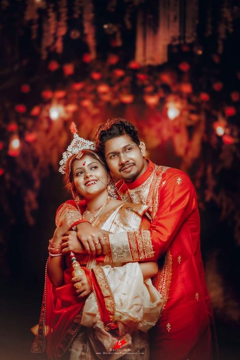 Bangali Couple Wedding Pose, Bengali Wedding Poses, Bengali Marriage Photography, Bengali Reception Couple Shoot, Bengali Wedding Couple Poses, Bengali Couples Photography, Bengali Wedding Reception, Bengali Wedding Couple, Wedding Outfit For Bride