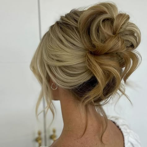 Channeling 90s vibes with our hair bun ✨🌈 Deb Hair, Photoshoot Hairstyles, Year 10 Formal, Destination Wedding Hair, Moh Dress, Bridesmaid Hair Inspo, Bride Hairstyles Updo, Cute Ponytail Hairstyles, Cute Ponytail