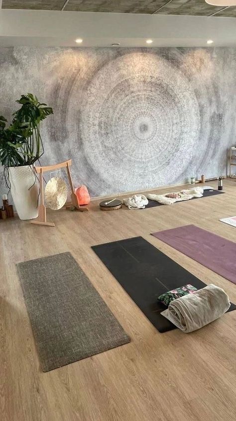 777 Yoga Studio In Basement, Yoga Salon Design, Yoga And Massage Studio, Yoga Room Wallpaper, White Walls Room Ideas, Yoga Pop Up Event, Yoga Studio Wallpaper, Dream Yoga Studio, Yoga Studio Wall Mural