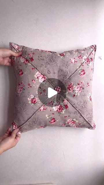 Patterns For Throw Pillows, Decorative Pillows Diy Creative, Cushion Cover Sewing, Diy Scatter Cushions Ideas, Sewing Decorative Pillows, Cushion Cover Designs Diy, Bedding Sewing Pattern, Felt Pillows Diy, How To Make Pillow Covers