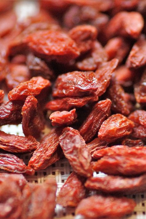 Goji berries can be expensive and hard to find. They're on sale now in Portland. Find out where by joining www.MyFoodSales.net Benefits Of Goji Berries, Goji Berries Benefits, Berry Benefits, Dried Goji Berries, Benefits Of Berries, Liver Damage, Berry Juice, Goji Berry, Sweet Sauce