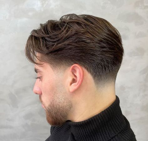 Low Taper Fade With Beard, Low Tapper Cut, Middlepart Hairstyle Boy, Tapper Fade Boys Haircut, Tapper Fade Boys, Corte Taper Fade, Tapper Fade, Taper Haircut Men, Low Taper Haircut