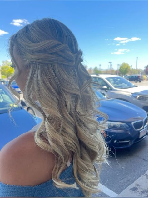 Homecoming Hairstyles For Mid Length Hair, Hoco Hair With Strapless Dress, Hoco Hair And Makeup Ideas, Prom Hair Blonde Medium Length, Prom Hairstyles Brunette, Hoco Hair Simple, Hoco Half Up Half Down Hair, Hair Styles For Hoco, Simple Hoco Hairstyles