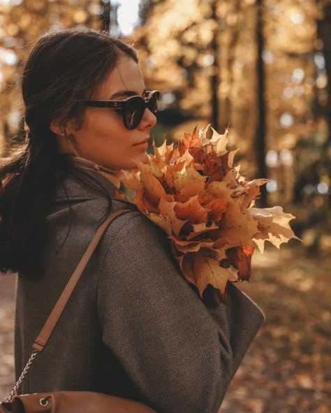 Autumn Shooting Photo Ideas, Autumn Photoshoot Ideas Inspiration, November Photoshoot Ideas, Purple Nails Aesthetic, Nails Aesthetic Wallpaper, Autumn Photography Portrait, Fall Photo Outfits, Stylish Tips, Fall Shoot