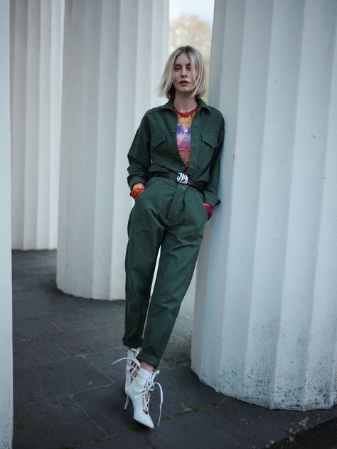 Boiler Suit Street Style, Boilersuit Outfit, Boiler Suit Outfit, Denim Boiler Suit, Jumpsuit Pattern Sewing, Boiler Suit, Spring Look, Jumpsuit Outfit, Suit Style