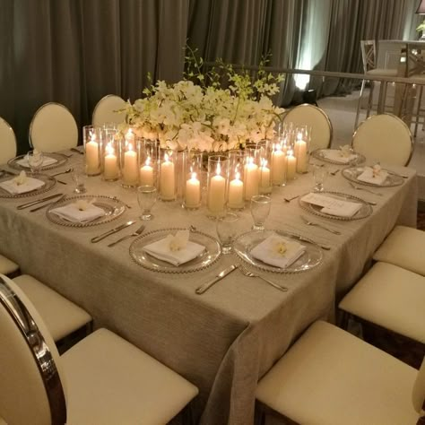 Kersfees Idees, Candles And Flowers, Wedding Centerpiece Ideas, High Roller, בר מצווה, Square Dining Tables, Table Set Up, Table Scapes, Square Table