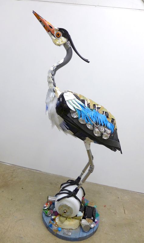 Trash Animal Sculptures, Sculpture Art From Waste, Recycled 3d Art, Animals From Waste Material, Recycled Sculpture Art, Sculptures Out Of Recycled Materials, Sculptures Made From Recycled Materials, Junk Sculpture Recycled Art, Sculpture From Recycled Materials