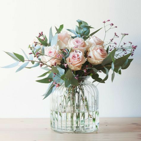 Real Flower Arrangements, Diy Arrangements, Beautiful Flowers Photos, Vase Arrangements, Beautiful Flower Arrangements, Deco Floral, Flower Arranging, Garden Cottage, Beautiful Blooms