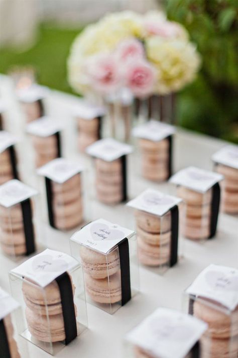 21 Wedding Favors Your Guests Will Actually Use Wedding Macarons, Summer Wedding Favors, Tea Wedding Favors, Creative Wedding Favors, Inexpensive Wedding Favors, Candy Wedding Favors, Elegant Wedding Favors, Wedding Favors Fall, Wedding Favors Cheap