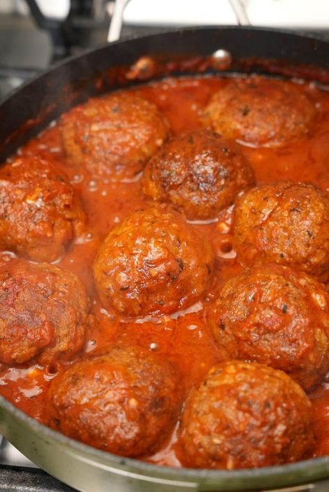 The BEST Spaghetti and Homemade Meatballs (VIDEO) - CJ Eats Recipes Homemade Spaghetti Meatballs, Eggs Tomato Sauce, Tomato Marinara Sauce, Spaghetti Meatball Recipes, Beef And Pork Meatballs, Cj Eats, Popular Pasta Recipes, Best Marinara Sauce, Recipe For Spaghetti