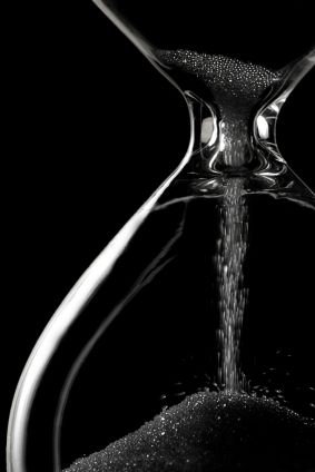 Hourglasses, Sebastian Michaelis, Ciel Phantomhive, Foto Art, White Picture, Jolie Photo, Black White Photos, Photo Images, Black N White