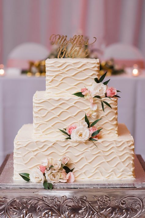 Simple 3 Tier Cake Designs, Wedding Cake Ideas Square, Rectangular Wedding Cake, Square Wedding Cake Designs, Wedding Cake 3 Tier Elegant, Wedding Cake Square Elegant, Square Wedding Cakes Elegant, Square Tiered Wedding Cake, Square Cake Ideas