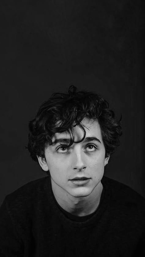 Timothee Chalamet Photoshoot Vogue, Timothee Chalamet Gq Photoshoot, Famous Male Celebrities, Famous Men Actors Man Crush, Timothy Chamelet, Timothee Chalamet Call Me By Your Name, Timmy Chalamet Aesthetic, Timothee Chalamet Black And White, Timothee Chalamet Portrait