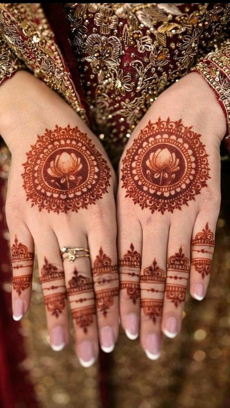 Backyard Nikkah, Trending Mehendi Designs, Easy Henna Designs, Mehndi Designs Fingers, Aesthetic Types, Easy Henna, Henna Inspo, Eid Henna, Modern Henna