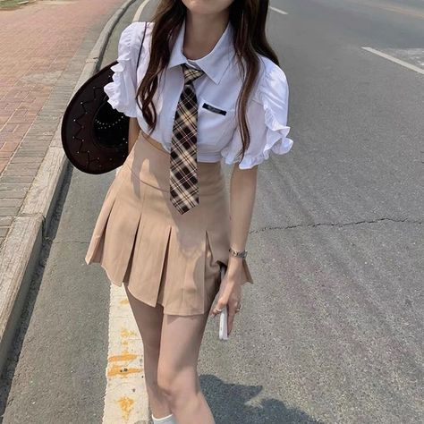 Brown School Uniform, Korean Uniform School, Outfit Inspo Korean, Korean Uniform, Matilda Costume, Rainbow Magic Fairies, Korean Outfit Ideas, School Uniform Fashion, School Uniform Outfits