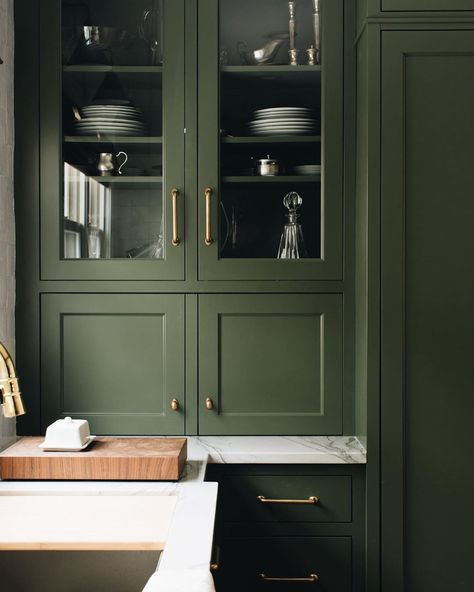 Jean Stoffer on Instagram: “I am so in love with this color “Eden Green” as seen here in our Fair Oaks kitchen. I’ll be using it in a space at #TheMadisonGR  Do you…” Green Cupboards, Jean Stoffer Design, Classic Kitchen Cabinets, Jean Stoffer, Green Kitchen Cabinets, Green Paint Colors, Classic Kitchen, Green Cabinets, Oak Kitchen