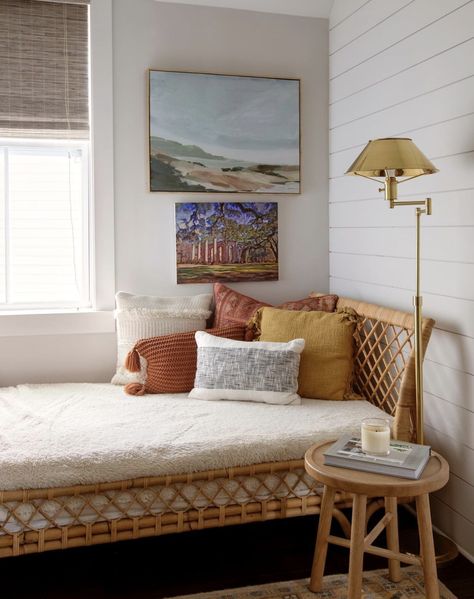 We are loving this bohemian inspired room with warm rich colors and a comforting vibe! The daybed makes this room so inviting and cozy Daybed Pillow Arrangement, Daybed Aesthetic, Cozy Daybed, Daybed Pillows, Farmhouse Living Room Furniture, Italy House, Sky Home, Boho Chic Living Room, My Own Home