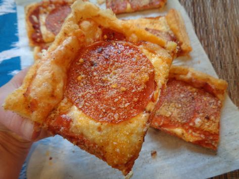 Puff Pastry Pepperoni Pizza {So Good It's Scary}! Pizza Using Puff Pastry, Pastry Puff Pizza, Pioneer Woman Puff Pastry Pizza, Puff Pastry Pizza Recipes, Puff Pastry Pepperoni, Pepperoni Appetizers, Friday Night Meals, Puff Pizza, Pepperoni Recipes