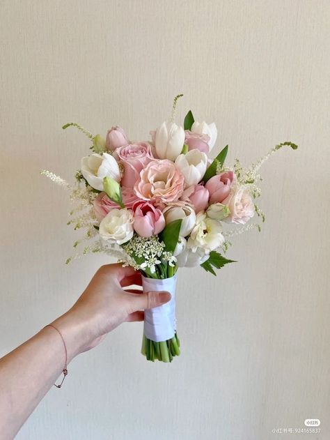 Tulip Bouquet Wedding, Light Pink Bouquet, Tulip Bridal Bouquet, Prom Flowers Bouquet, Best Bouquet, Pink Tulips Bouquet, Poop Scooper, Homecoming Flowers, Small Wedding Bouquets