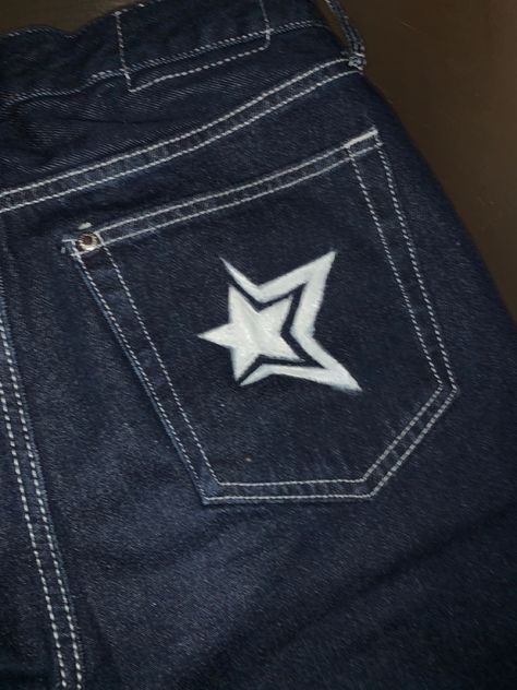 Painted Trousers Jeans, Stencils For Jeans, Star Embroidered Jeans, Custom Jorts Ideas, Diy Jean Painting Ideas, Custom Shorts Paint, Painted Jeans Diy Ideas Y2k, Bleached Design Jeans, Y2k Jeans Design