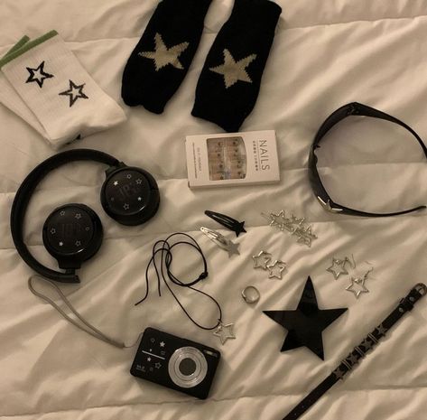 Acubi core aesthetic black and white stars star accessories headphones camera what’s in my bag. Notion Template, Y2k Vibes, Keno, Music Aesthetic, Black And White Aesthetic, Love Stars, Star Girl, White Aesthetic, Black Aesthetic