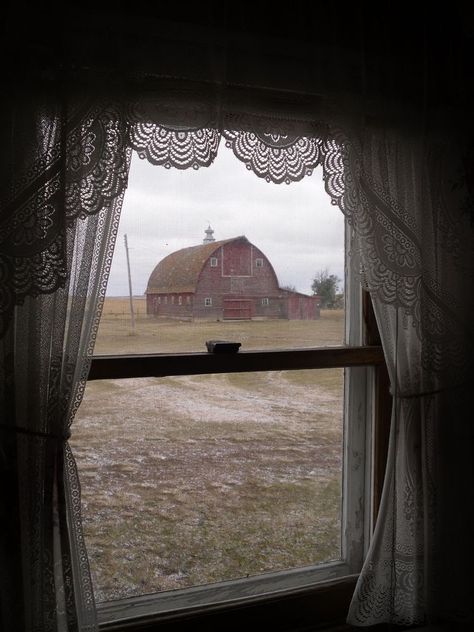 English Gothic Aesthetic, Teigan Core, Deep South Aesthetic, Paw Reference, Monkeys Paw, Appalachian Gothic, Southern Gothic Aesthetic, Coloured Eyes, An Open Window