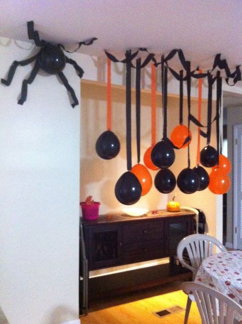 Halloween Kid Decorations, Office Halloween Party Decorations, Halloween Party For Kids Decorations, Halloween Themed Birthday Party Games, Halloween Streamers Decorations, Halloween School Decor, Halloween Work Decorations, Simple Halloween Party Decor, Hallowen Decoraciones Diy