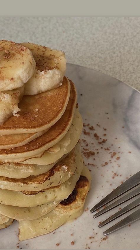 Pancakes Healthy, Think Food, Banana Pancakes, 100 Calories, Food Inspo, Healthy Dessert, Ig Stories, Insta Stories, Pretty Food